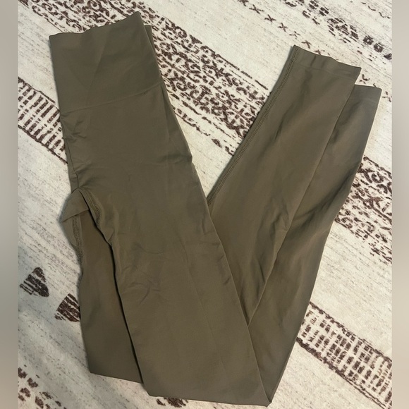 Skims soft smoothing seamless leggings size XS truffle color - Picture 1 of 3